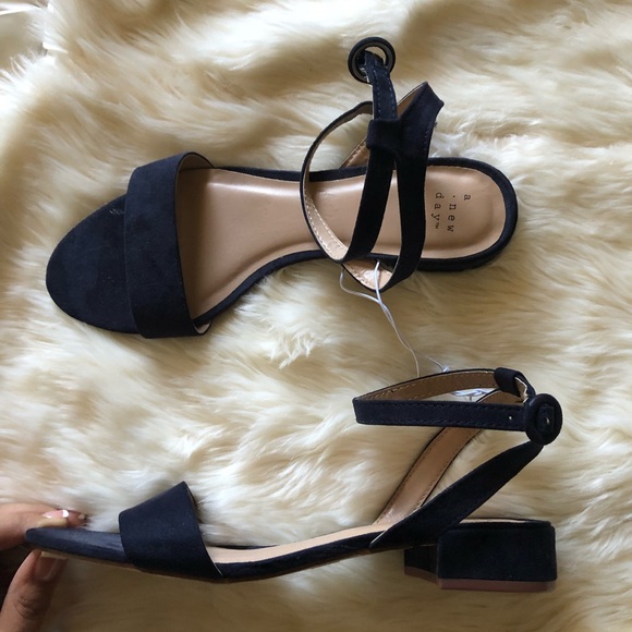 Sandals - Picture 4 of 6